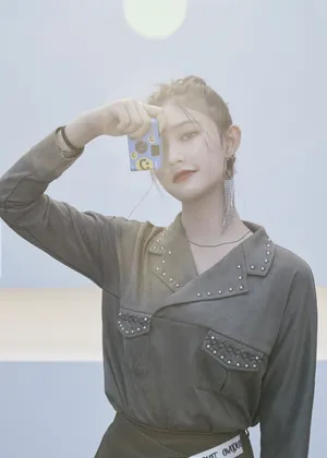 林允丸子头清新甜美图片_3