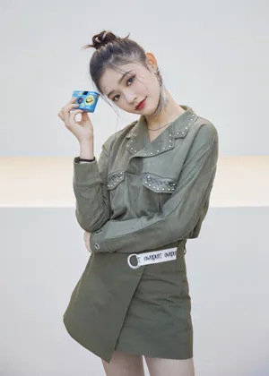 林允丸子头清新甜美图片_4