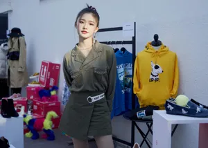 林允丸子头清新甜美图片_5