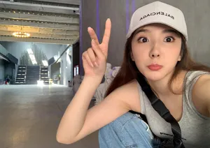 苏晓彤搞怪俏皮自拍照图片