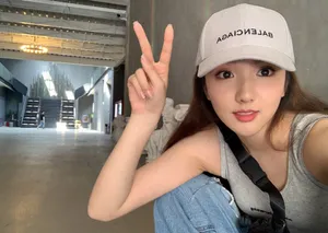 苏晓彤搞怪俏皮自拍照图片