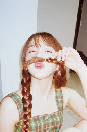 苏晓彤甜美俏皮写真图片_4