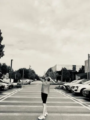 苏晓彤黑白活力街拍照图片_5