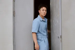 释小龙户外休闲帅气写真图片_2