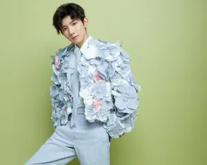 王源简约文艺写真图片_5