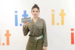 林允时尚俏皮活动照图片