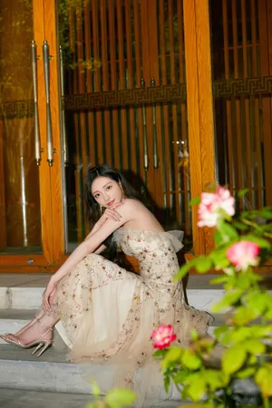 周洁琼甜美优雅写真图片_1
