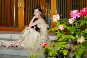 周洁琼甜美优雅写真图片_2