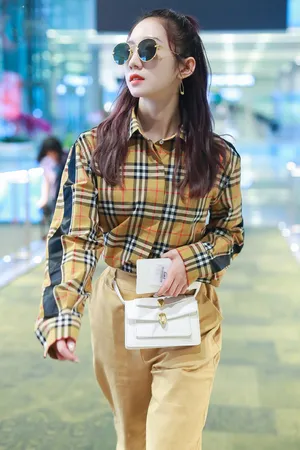 孟美岐酷美街拍照图片_2