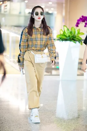 孟美岐酷美街拍照图片_4