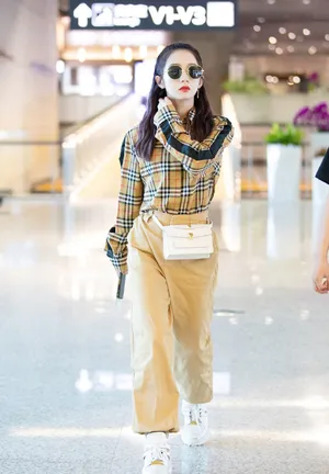 孟美岐酷美街拍照图片_5