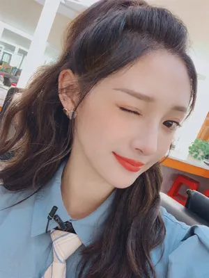 周洁琼清秀俏皮图片