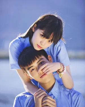 欧阳娜娜陈飞宇开学季校服写真图片
