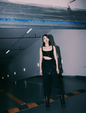 宋茜工装酷美写真图片_8