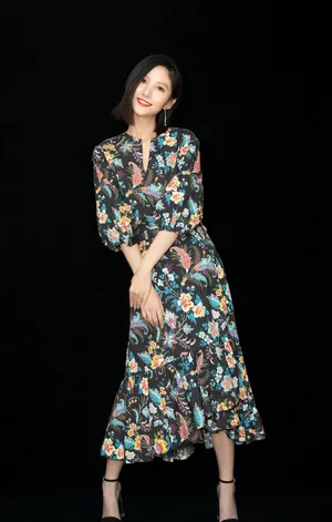 吴优碎花裙气质写真图片