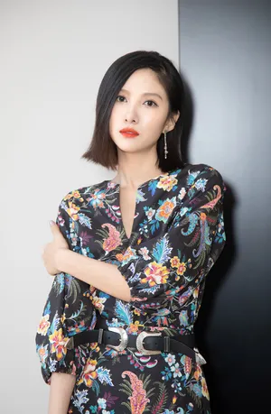 吴优碎花裙气质写真图片_4