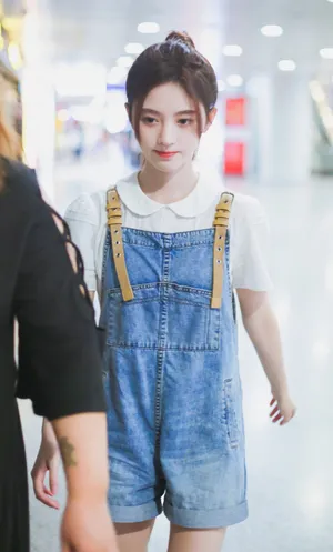 鞠婧祎机场私服街拍图片_3