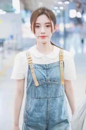 鞠婧祎机场私服街拍图片_5