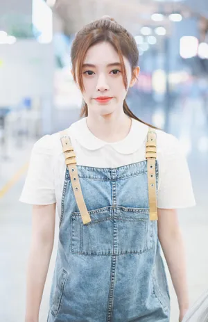 鞠婧祎机场私服街拍图片_7