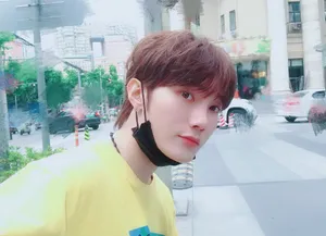 刘也生活自拍照图片