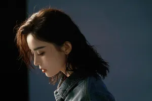 古力娜扎湿发性感写真图片