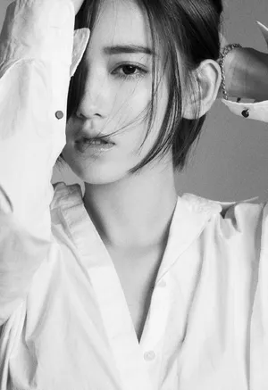 李沐宸黑白优雅写真图片_3