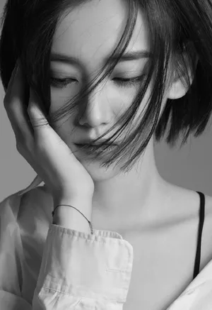 李沐宸黑白优雅写真图片_5