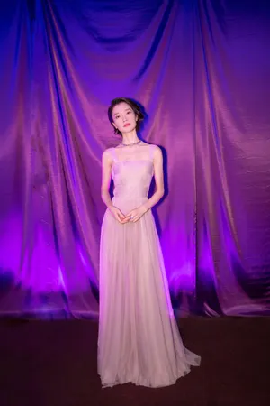 杜鹃淡然优雅礼服写真图片_2