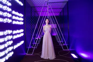杜鹃淡然优雅礼服写真图片_8