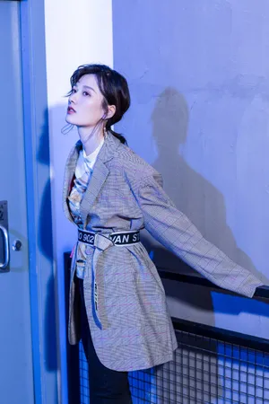 徐悦初秋西装写真图片