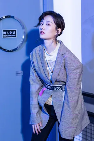 徐悦初秋西装写真图片