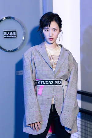 徐悦初秋西装写真图片_2
