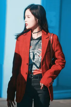 吴宣仪糖果色西装甜美写真图片_2