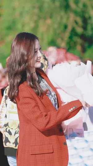 吴宣仪糖果色西装甜美写真图片_3