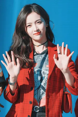 吴宣仪糖果色西装甜美写真图片_4
