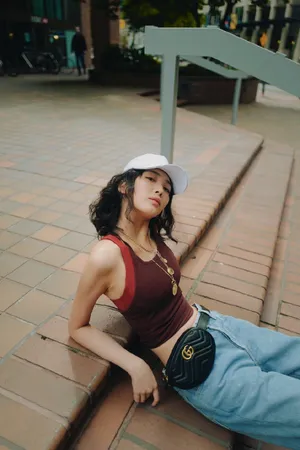 王紫璇清爽休闲街拍图片