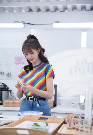 沈梦辰元气彩虹装图片_5