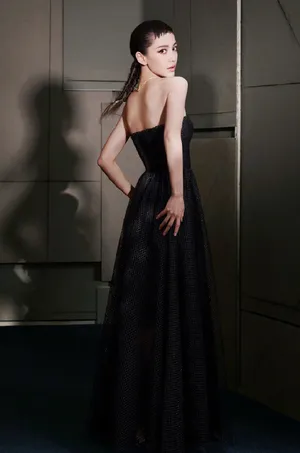 Angelababy赫本风魅力写真大片_3