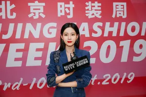 王媛可优雅干练写真图片