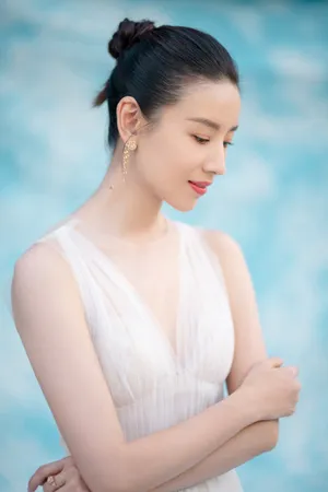 董洁优雅时尚写真图片_5