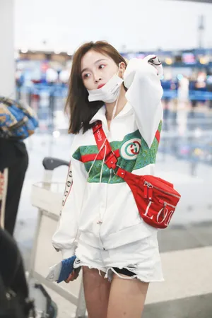 吴宣仪清爽私服街拍图片_3