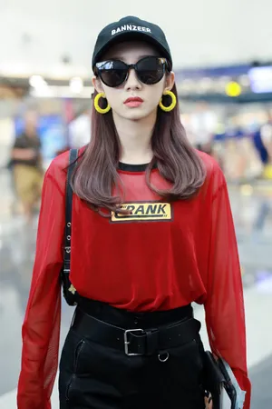 孟美岐酷美私服街拍图片_3
