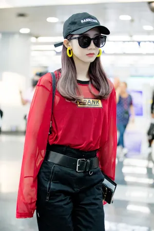 孟美岐酷美私服街拍图片_6