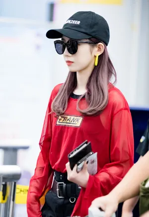 孟美岐酷美私服街拍图片_8