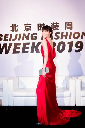 李欣燃北京时装周性感图片_2