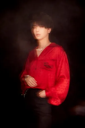 华晨宇红衣少年光影写真图片_6