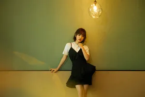 沈月甜美灵动写真图片