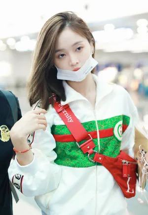 吴宣仪青春活力机场私服照图片_1