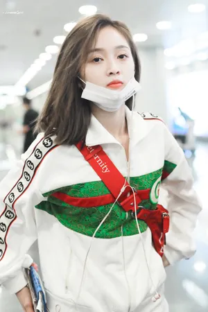 吴宣仪青春活力机场私服照图片_2