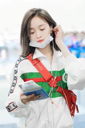 吴宣仪青春活力机场私服照图片_3
